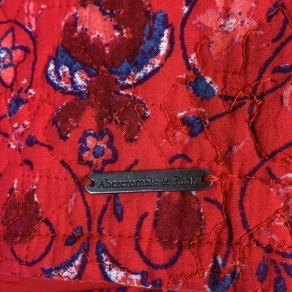 NWT. Abercrombie & Fitch 6 Red Floral Print Quilted Mini Skirt. - Picture 4 of 9